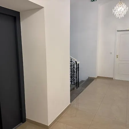 Sunny Near Namesti Miru 2 Apartament *